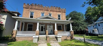 Building Photo - 802 N Division St