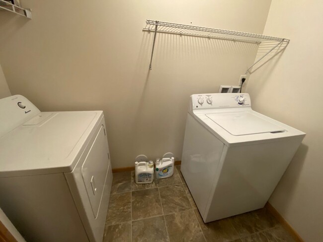 Building Photo - 3 Bed 2 Bath Twin-Home