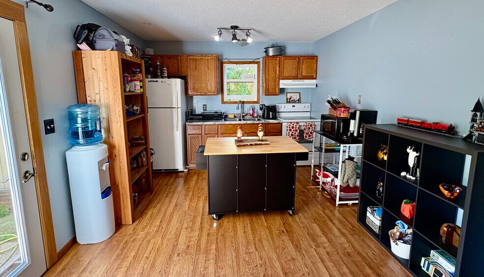 Kitchen - 2916 Youngdale Ave