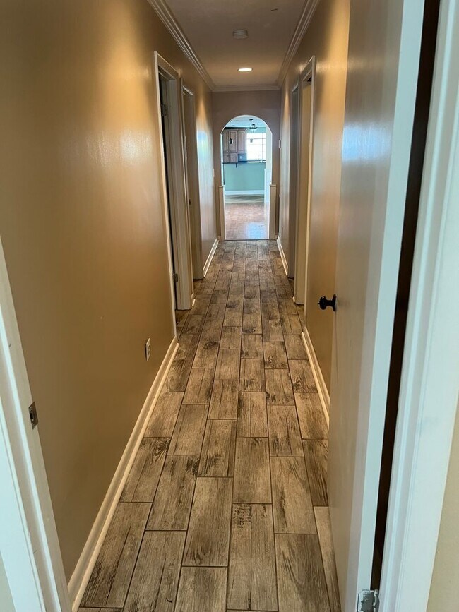 Building Photo - Spectacular 3 bedroom / 2 bath Single Fami...