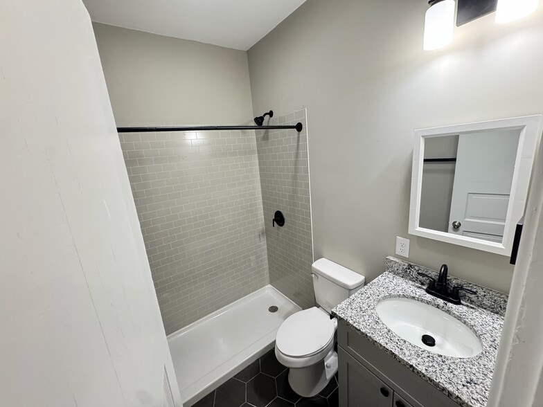 Building Photo - 3119 Oak Hill Ave