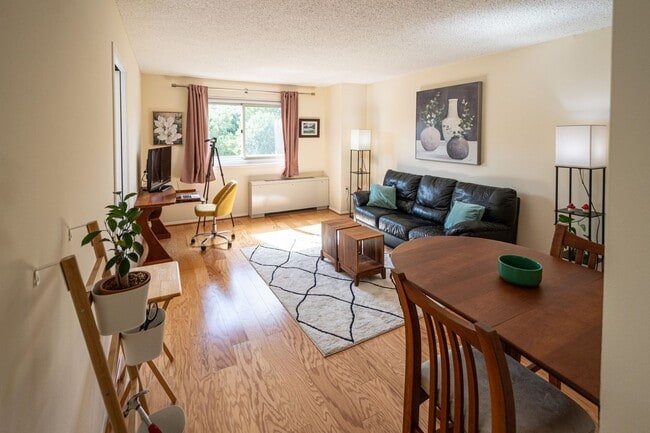 Building Photo - Exceptional Location & Amenities Short-term furnished CONDO 1 bedroom lease FREE PARKING & FREE U...