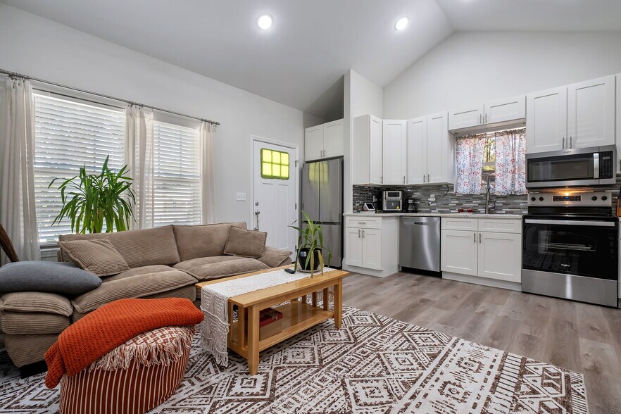 Building Photo - 15 Arapaho Trl