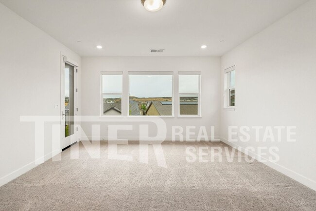 Building Photo - 4944 Covered Wagon Cir