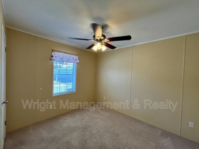 Building Photo - 38055 Woodgate Ln