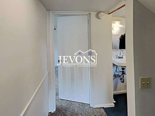 Building Photo - Jevons Property Management Presents 3 Bedrooms, 2.5 Bathrooms Two-Story Single-Family Home in New...