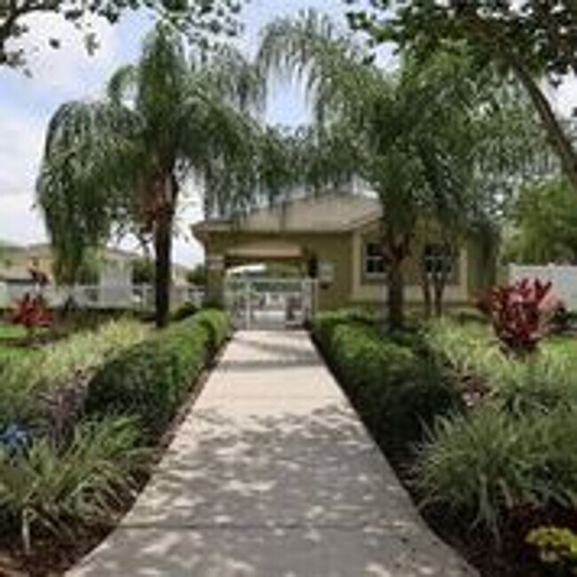 Building Photo - RECEIVE 1/2 MONTH OFF FIRST MONTHS RENT! Beautiful Townhome in the Heart of New Tampa!
