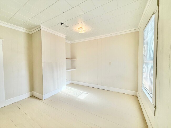 Building Photo - Two-Bedroom Cottage-Style Home