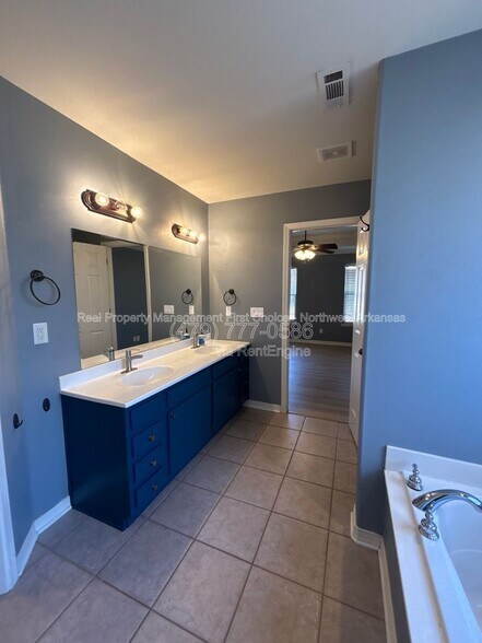 Building Photo - 421 Coopers Wy