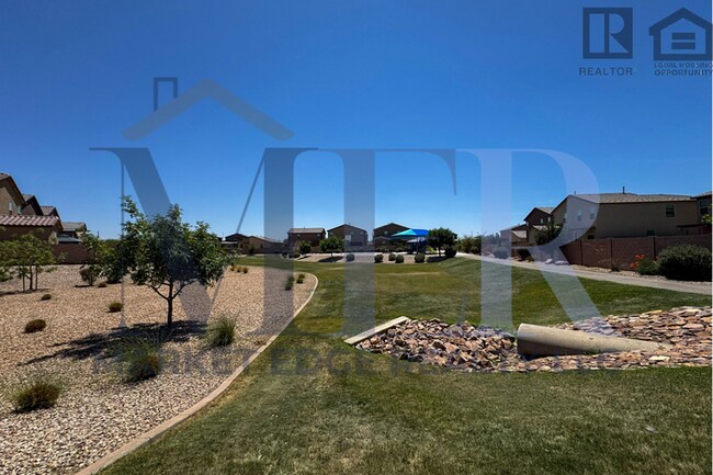 Building Photo - 4Bed/4Bath w/2 Car Gar-Tucson! $199 MOVE-I...