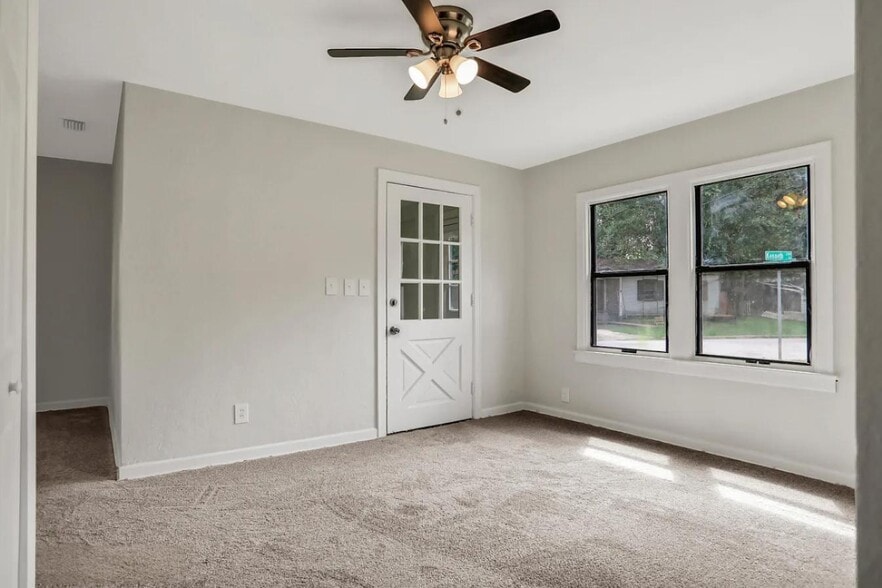 Building Photo - 3143 Home Park Cir N