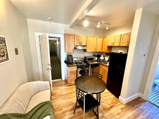 Building Photo - 833-835 Beacon St. Unit 2D