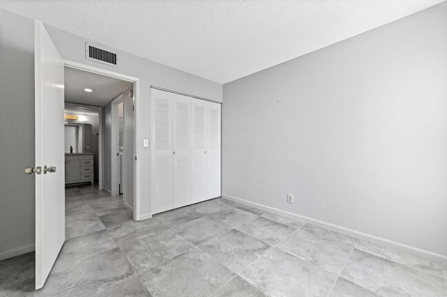 Building Photo - 14895 Builtmore Way