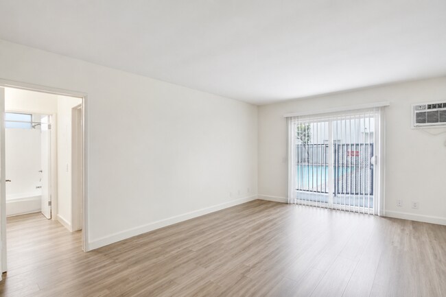 Building Photo - 5931 Reseda Blvd