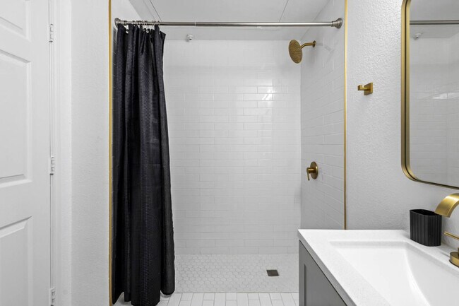 Building Photo - 2929 Kings Rd