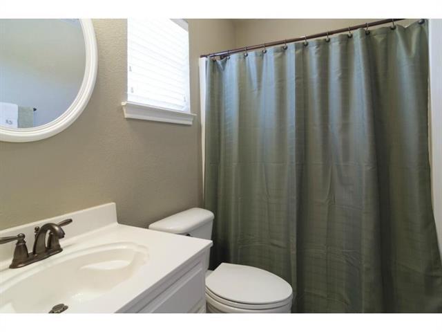 Building Photo - 213 Longview Ct