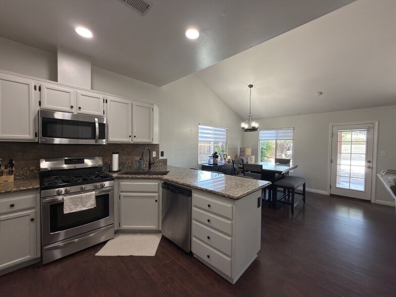 Building Photo - 1003 Vallejo Dr