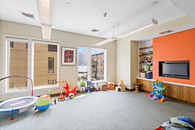 Building Photo - 100 Eton Row