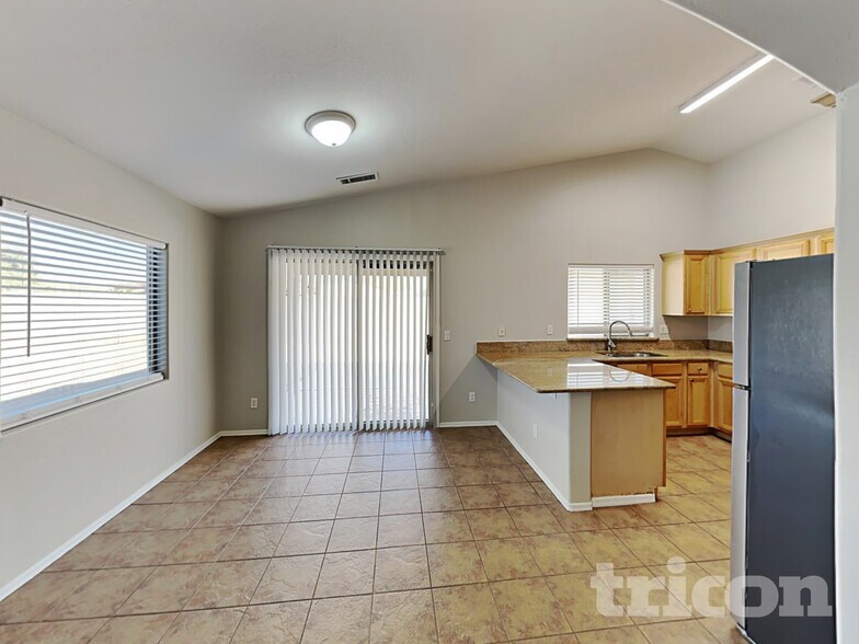Building Photo - 5206 W Pecan Rd