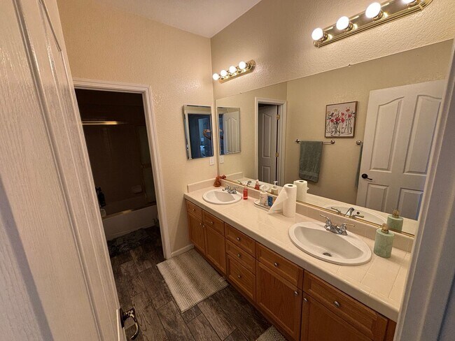 Building Photo - 9829 Waterfowl Dr