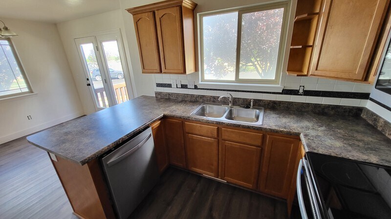 Building Photo - 8045 N Plum Creek Dr