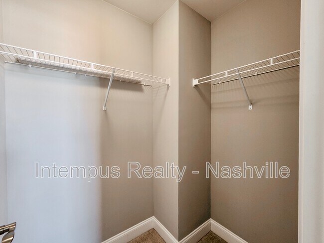 Building Photo - 1005 Maleventum Way