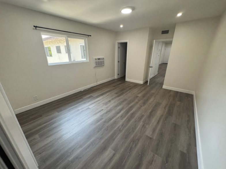 Building Photo - 7730 Lexington Ave