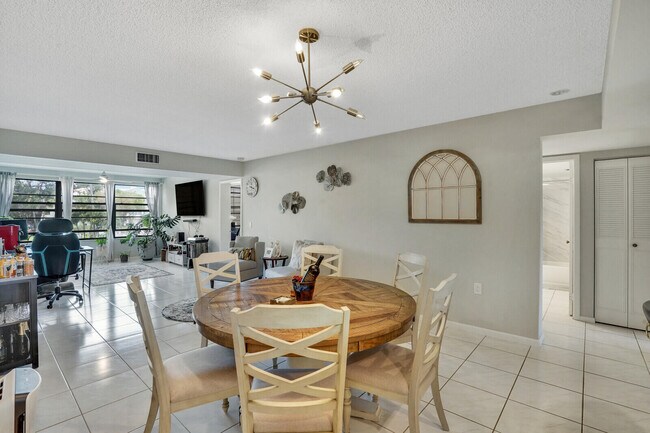 Building Photo - 6037 Balboa Cir