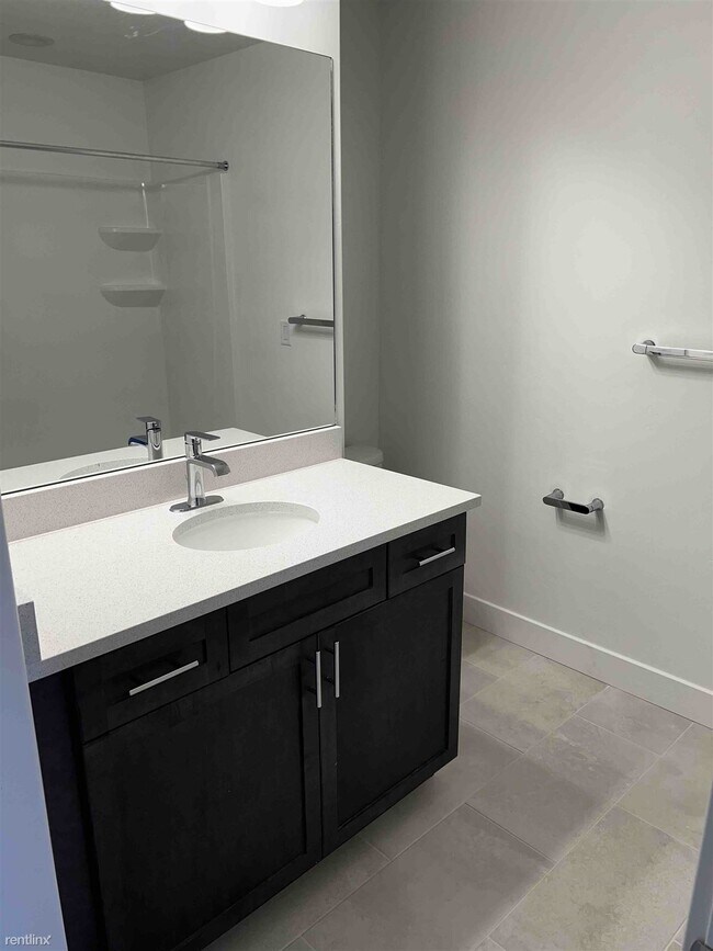 Building Photo - 4 br, 3.5 bath Townhome - 2021 South Sawmi...