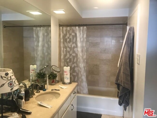 Building Photo - 4314 Marina City Dr