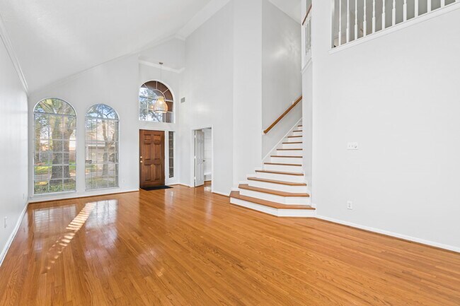 Building Photo - 4034 Harwood Dr