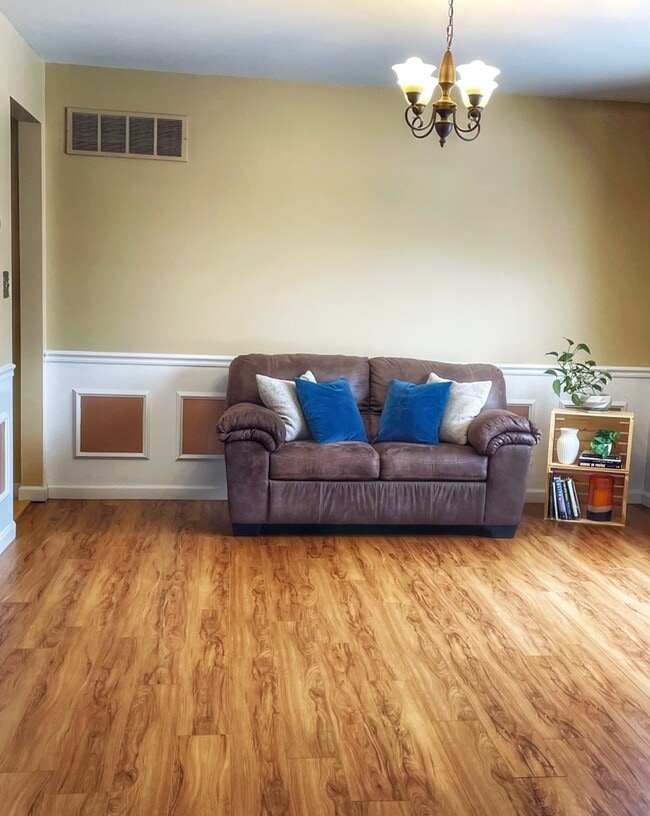 Building Photo - 16 Sea Pines Ct