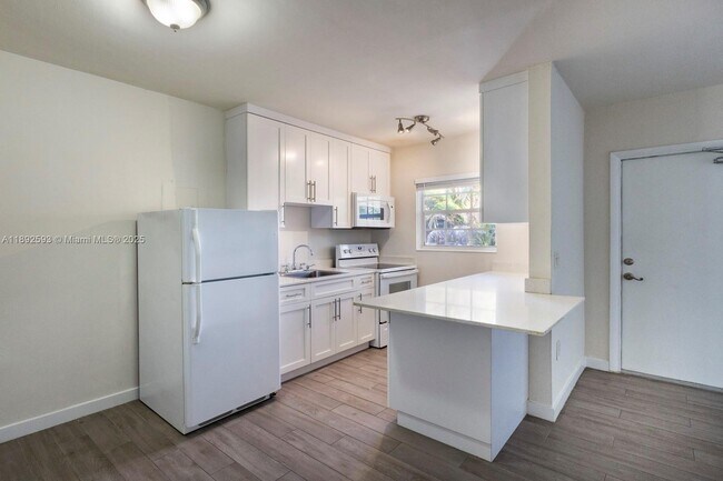 Building Photo - 6511 Santona St
