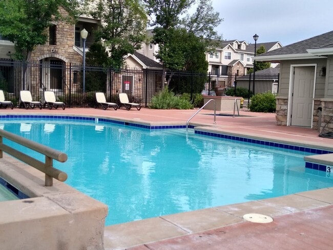 Building Photo - Beautifull Spacious 2 Bedroom 2 Bath Townh...