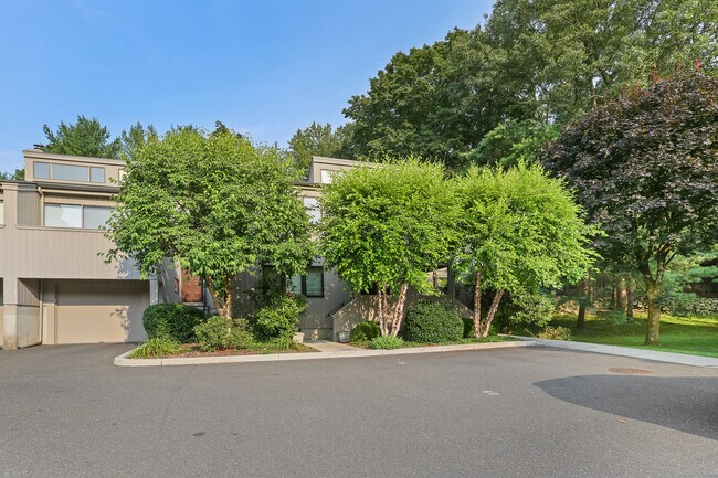Building Photo - 61 Whitney Glen Dr