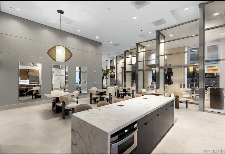 Building Photo - 645 Front St