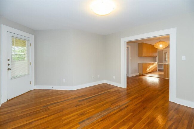 Building Photo - 1703 Maple Ave