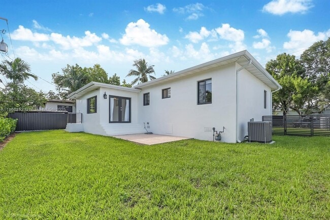 Building Photo - 5970 SW 16th St