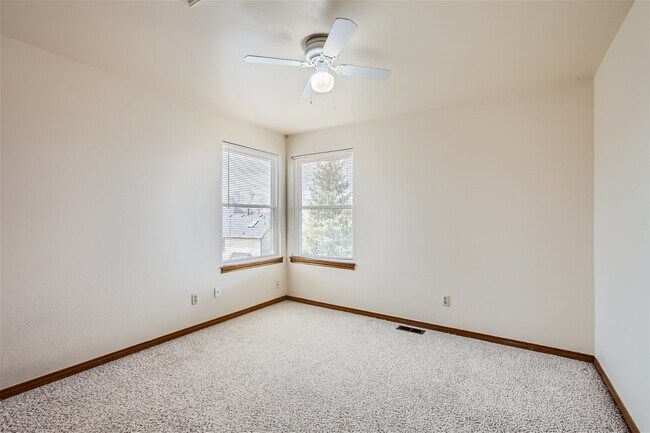 Building Photo - Beautiful Home in Summer Valley!