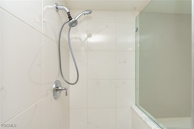 Building Photo - 3000 Oasis Grand Blvd