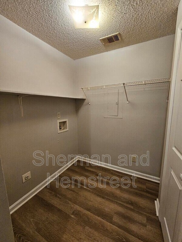 Building Photo - 214 Commons Dr