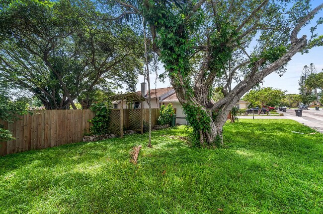 Building Photo - 710 S Pine St