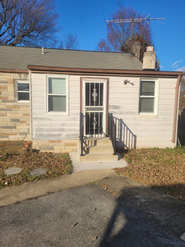 Building Photo - 10926 Riverview Rd