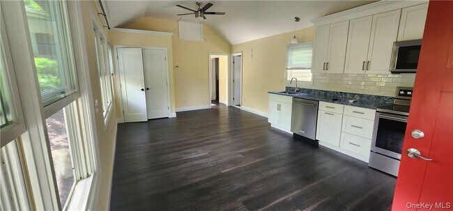 Building Photo - 11 Curry Rd