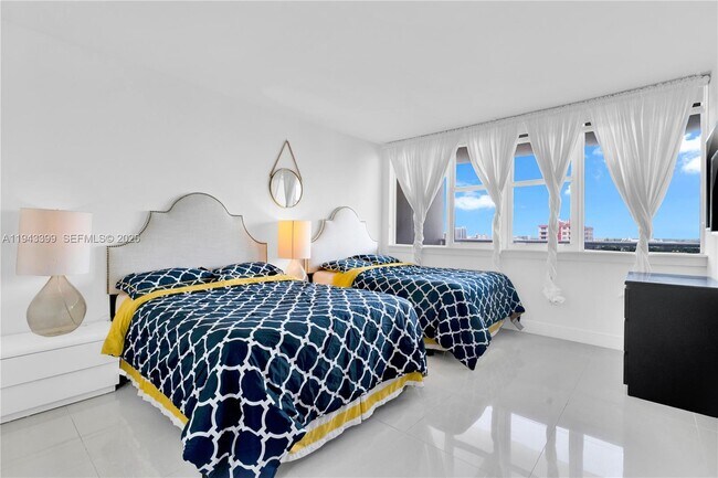 Building Photo - 3140 S Ocean Dr