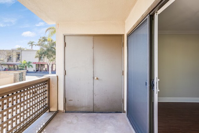 Building Photo - Beautiful 2 Bedroom 2 Bathroom Condo in La...