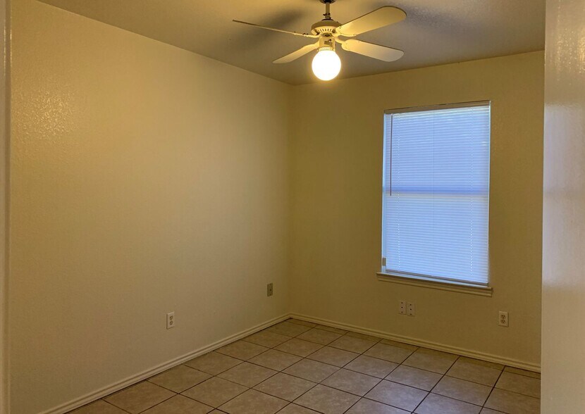 Building Photo - 1708 Benttree Dr