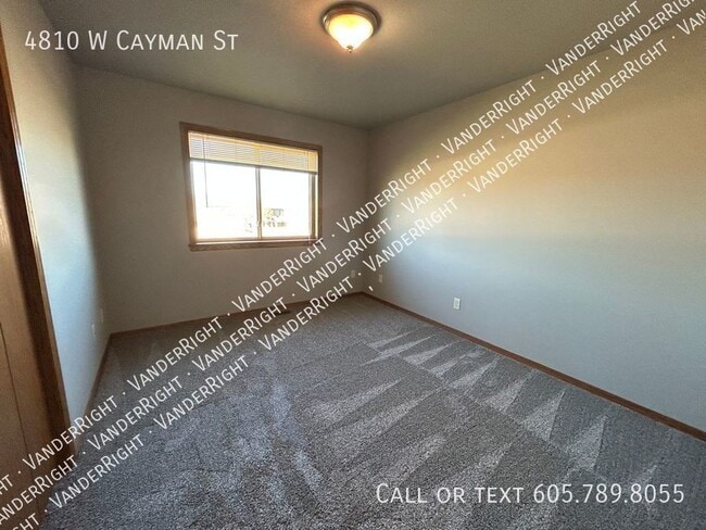 Building Photo - 4810 W Cayman St