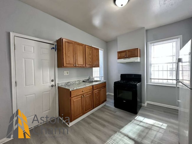 Building Photo - 3 Bedroom End Unit near Coppin State with Fenced Yard