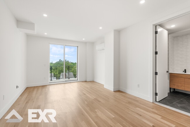 Building Photo - 1946 Ocean